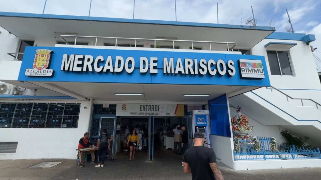 Visit Mercado De Mariscos for eating various types of seafood